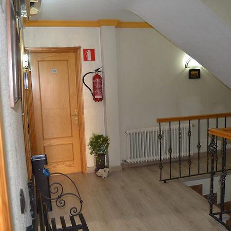 Hostal Don Juan I Alcala de Henares Exterior photo