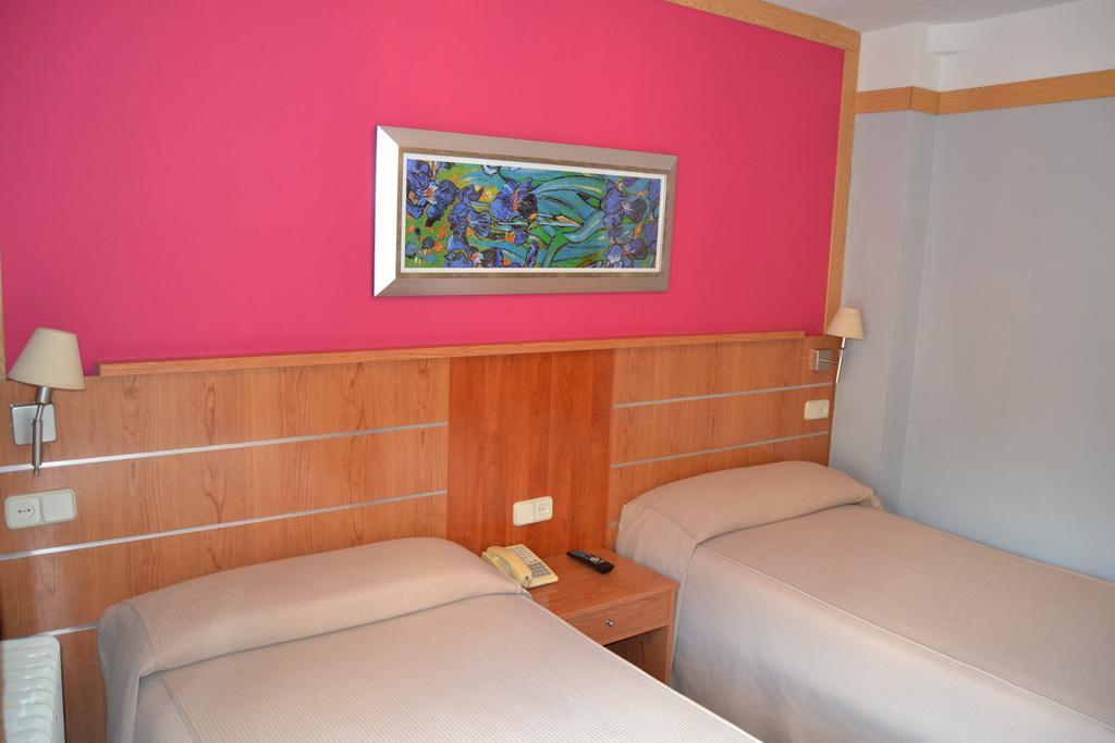 Hostal Don Juan I Alcala de Henares Room photo