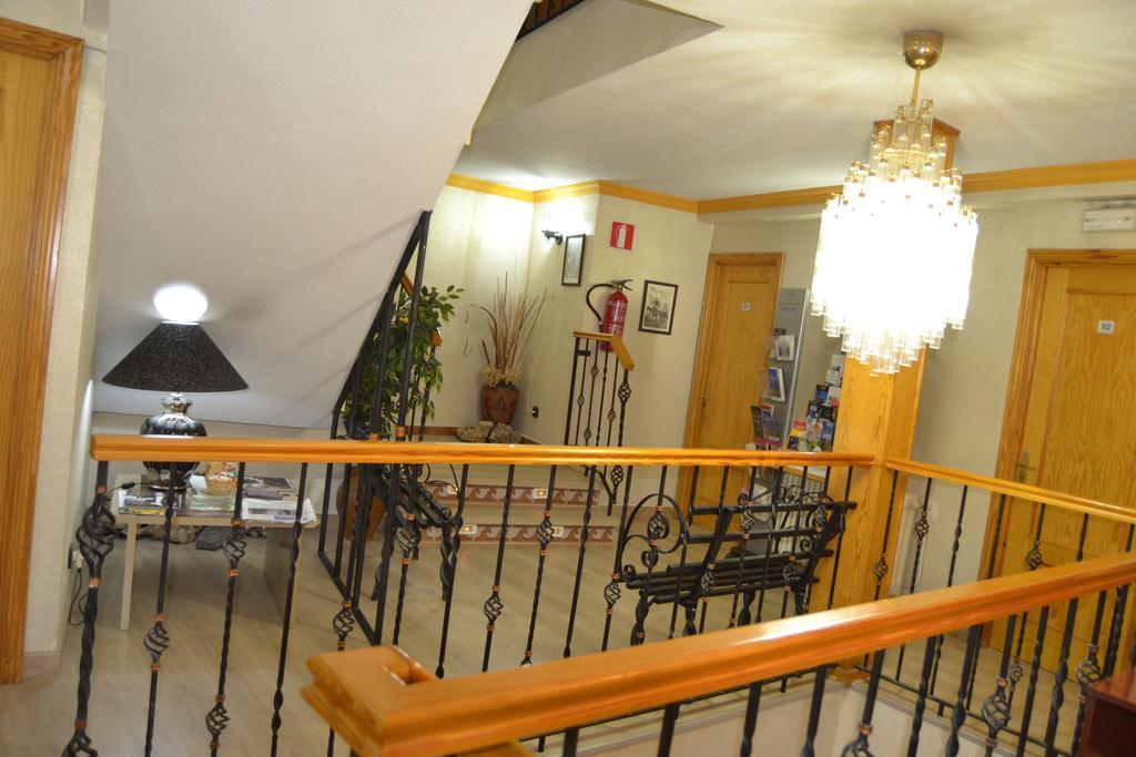 Hostal Don Juan I Alcala de Henares Exterior photo