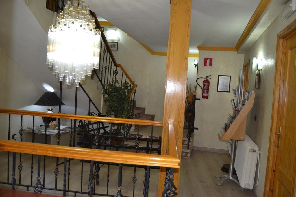 Hostal Don Juan I Alcala de Henares Exterior photo