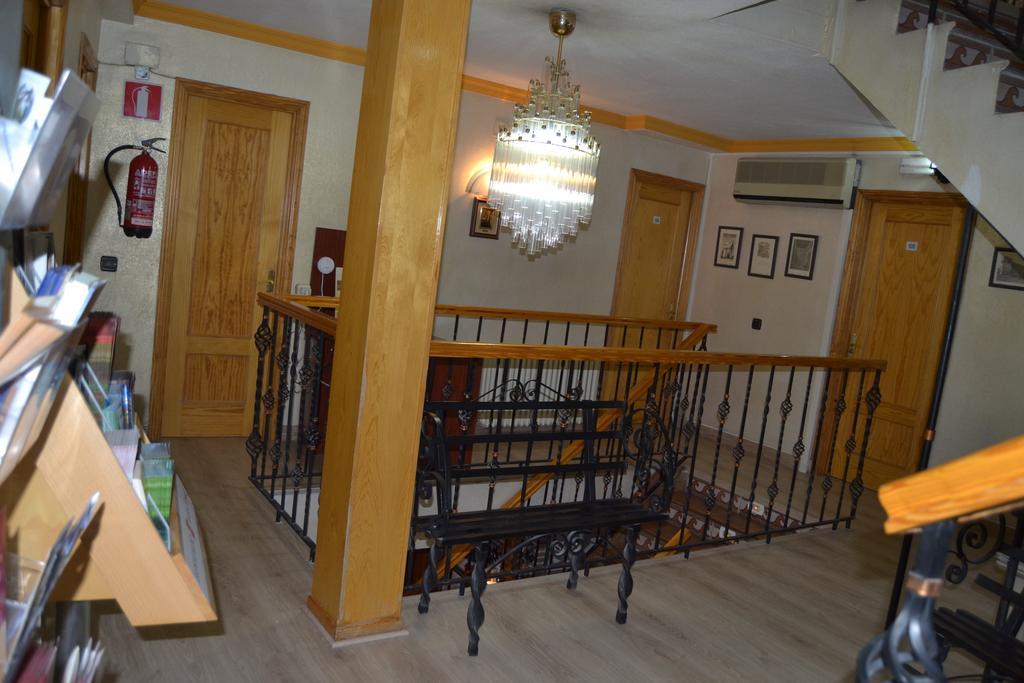 Hostal Don Juan I Alcala de Henares Exterior photo