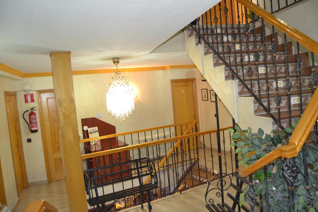 Hostal Don Juan I Alcala de Henares Exterior photo