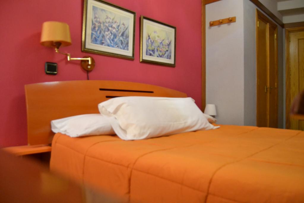 Hostal Don Juan I Alcala de Henares Exterior photo