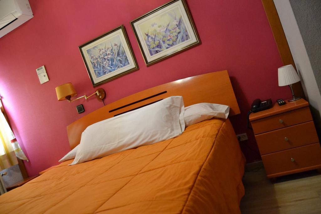 Hostal Don Juan I Alcala de Henares Exterior photo