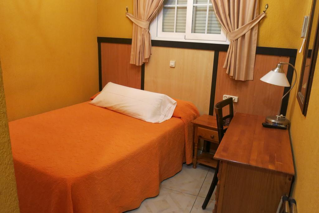 Hostal Don Juan I Alcala de Henares Exterior photo