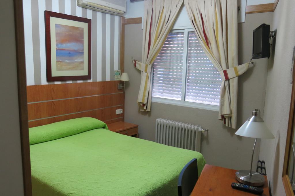Hostal Don Juan I Alcala de Henares Exterior photo